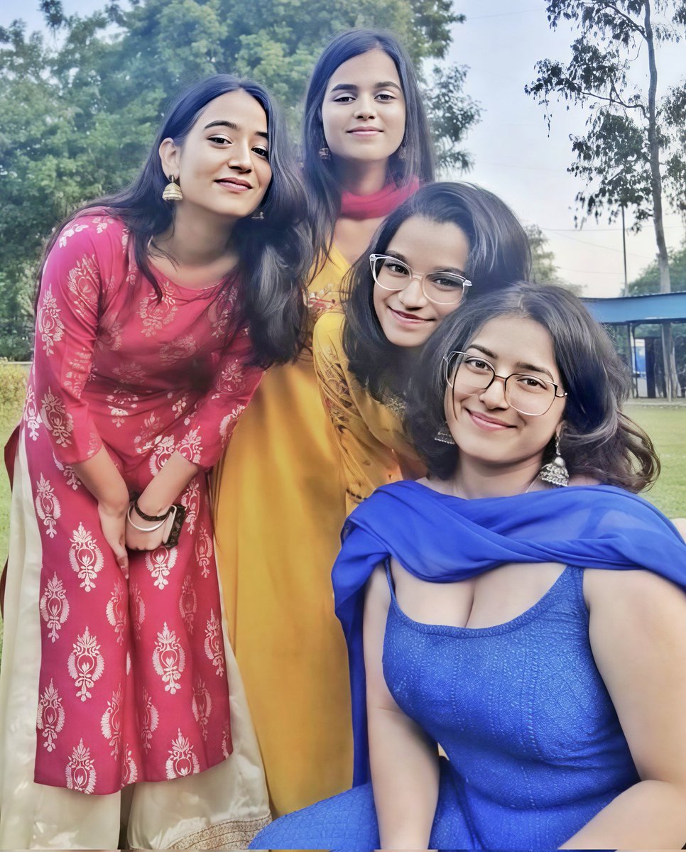 Gii__rl's tweet image. Hey @grok can apply this outfit to everyone