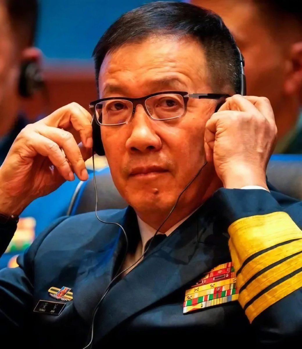 bapphah's tweet image. China warns the U.S. over the Strait of Hormuz.

China’s Defense Minister, Admiral Dong Jun, said Chinese ships pass through the Strait of Hormuz because China has major energy and trade agreements with Iran and buys large amounts of Iranian oil and gas.

He warned that if the