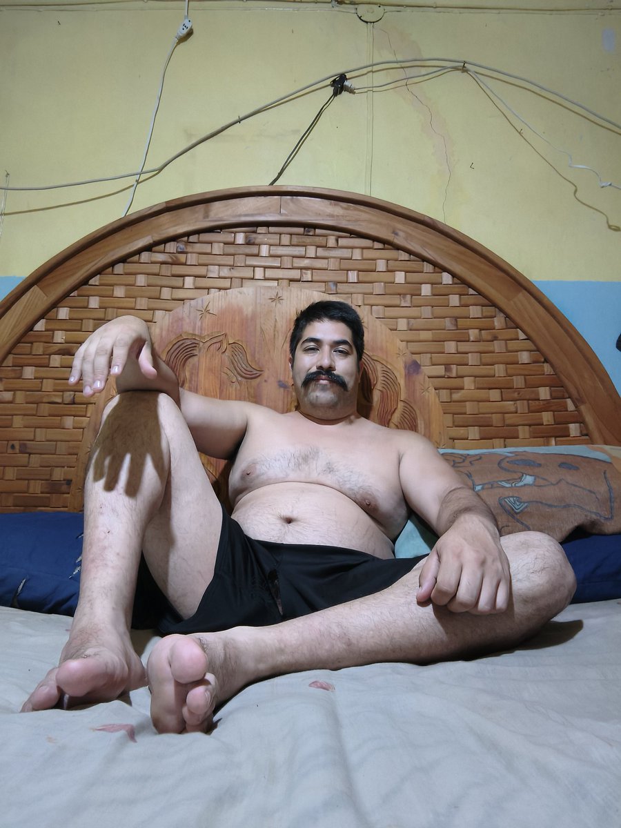 Shirtless tapatío Loboso tweet media