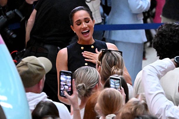 King0243_PJC's tweet photo. The rock star reception in Australia is the Palace’s ultimate nightmare come true! 😂 Despite the British media lapdogs and their bot fuelled hit pieces, the Sussexes have shown that true star power is natural, not manufactured. https://t.co/8dozVzRSg3