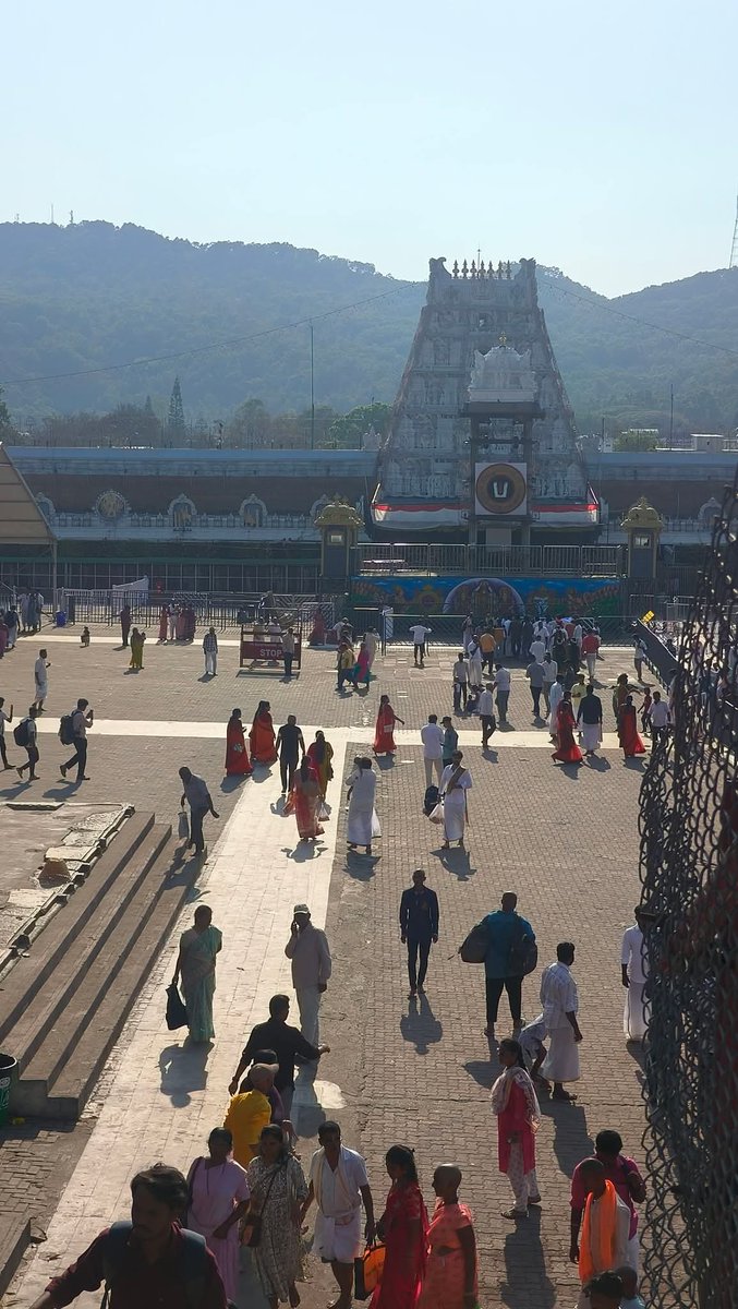 తిరుమల భక్తులకు ముఖ్య గమనిక! 📢

​వేసవి సెలవుల రద్దీని దృష్టిలో ఉంచుకుని మే 1 నుంచి తిరుమలలో కీలక మార్పులు:
🚫 వీఐపీ బ్రేక్ దర్శనాల రద్దు.
🚫 ఎస్ఎస్‌డీ (SSD) టోకెన్ల రద్దు.
🔄 వైకుంఠ ఏకాదశి తరహా దర్శన విధానం అమలుకు కసరత్తు.
​#TirumalaUpdate #TTDNews #TirupatiBalaji #Tirumala #TTD