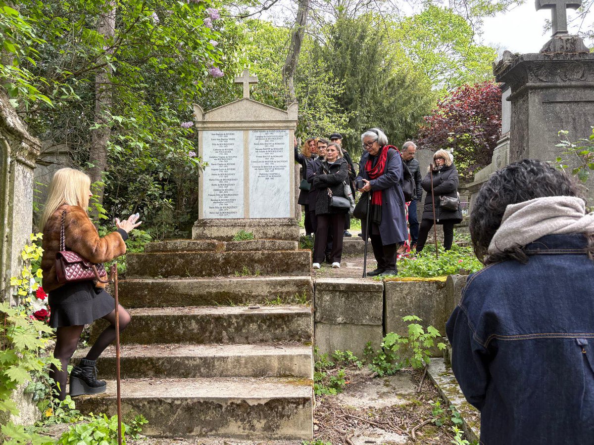 TOTTUS in PARI tweet media