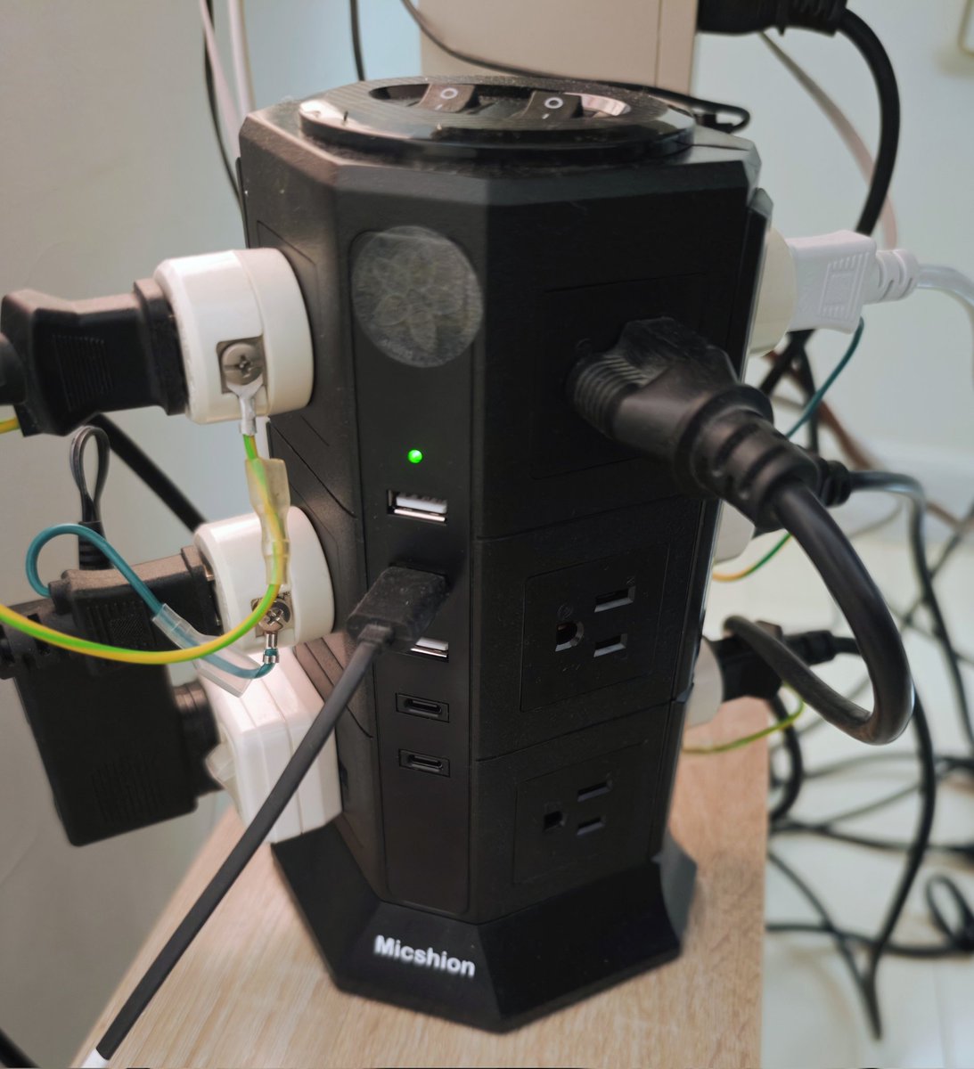 電源タップが５年程で不具合、タワー型にチェンジ