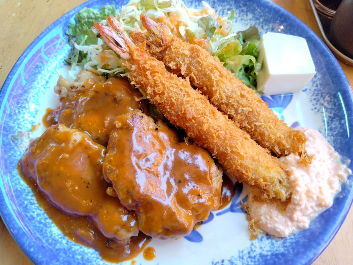 ランチハウス@江古田
スペシャルセット
水曜だと思って火曜日に江古田来た。
間違えた！
返す刀で久々の町洋食。
値上がりしたけどこのボリュームと味でこの値段はバグってるといつも思う！
大人のお子様ランチだね。
おじさんおばさん共に元気そうで何より。
腹パンで死ぬほど美味かった！
#町洋食