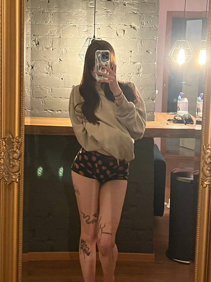 bella tweet media