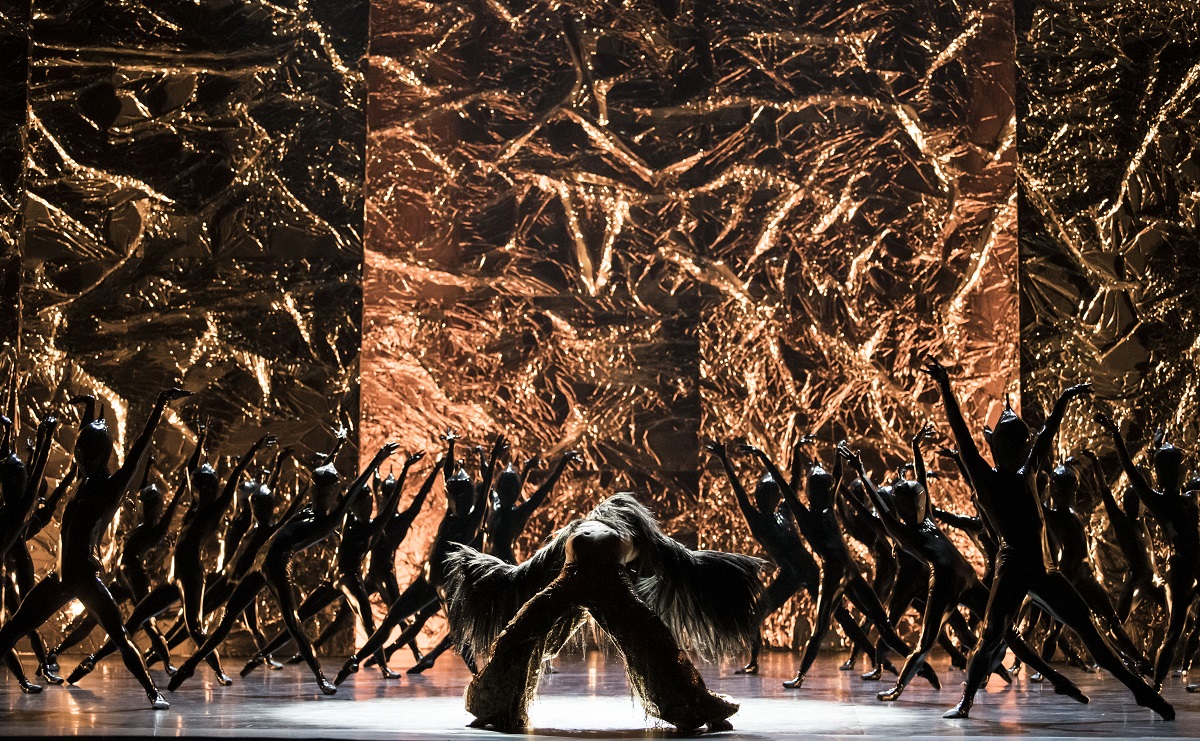 digidansce's tweet image. Crystal Pite triomphe à Londres.

Entre Sadler's Wells et le Royal Ballet, elle impose une nouvelle écriture du ballet : narrative, organique, accessible.
digidansce.com/crystal-pite-e…

#danse #ballet #CrystalPite