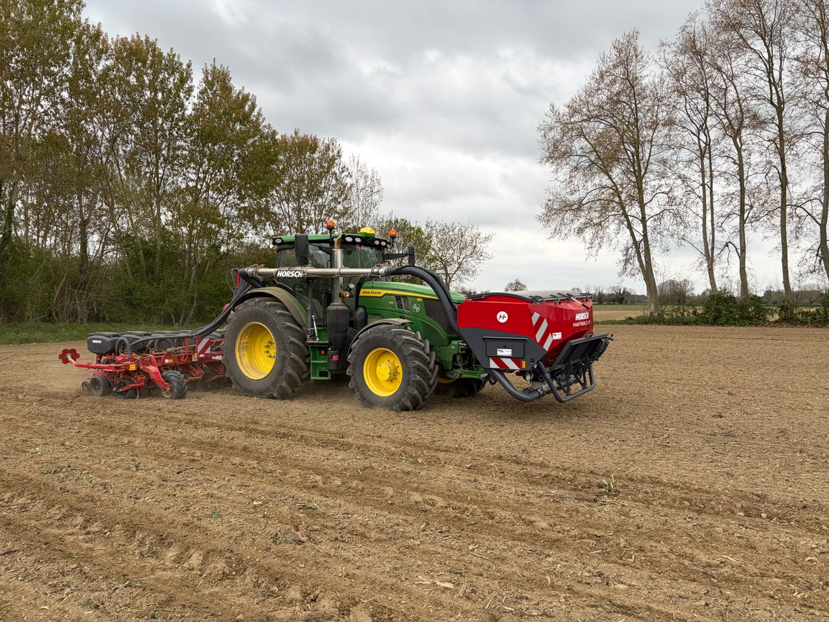 HORSCH_France's tweet photo. #mais2026 #sudouest
Maestro 9 RX + Partner 2.1 FT
🎯 Précision inégalée & fertilisation ciblée 🌽
dble cuve de 2100 l : engrais à 120 kg + micro insecticide à 12 kg
roulette de fermeture à doigts pour #sol #moyen
#AutoForce Pro : régularité profondeur en conditions #hétérogènes https://t.co/D6N5P8u0Uj