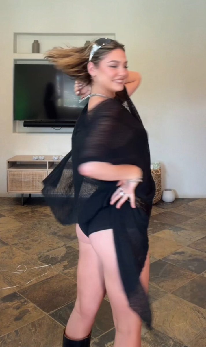 Alina tweet media