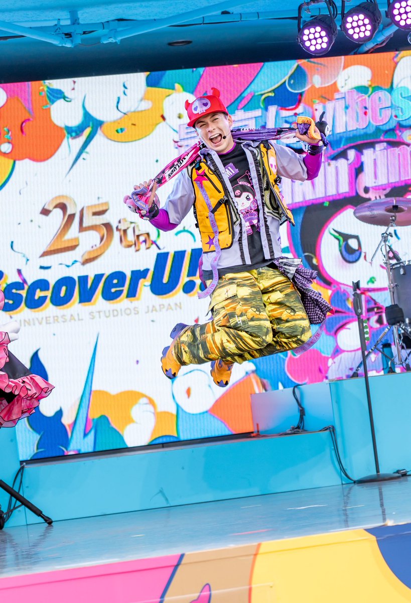 himonoh1m0's tweet photo. 4/13 4/14 クロミライブ
昨日と今日のI-throughさんのジャンプ🎶
#USJファン    #クロミライブ https://t.co/dUADosDKZj