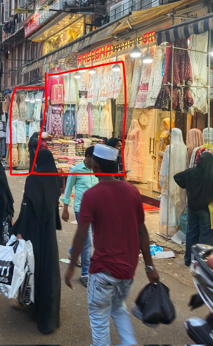 Imran_ladha's tweet photo. Illegal encroachment by shopkeepers on roads outside their shop at Narayan Dhuru Street &amp; Nakhuda Street, Pydhonie, Mumbai 400003 continues unchecked.
@PydhoniePS @MumbaiPolice @DcpZone2Mumbai @CPMumbaiPolice 

@dna @timesofindia @mid_day
@htTweets @the_hindu @CMOMaharashtra

1/3 https://t.co/uVV4nWlyTW