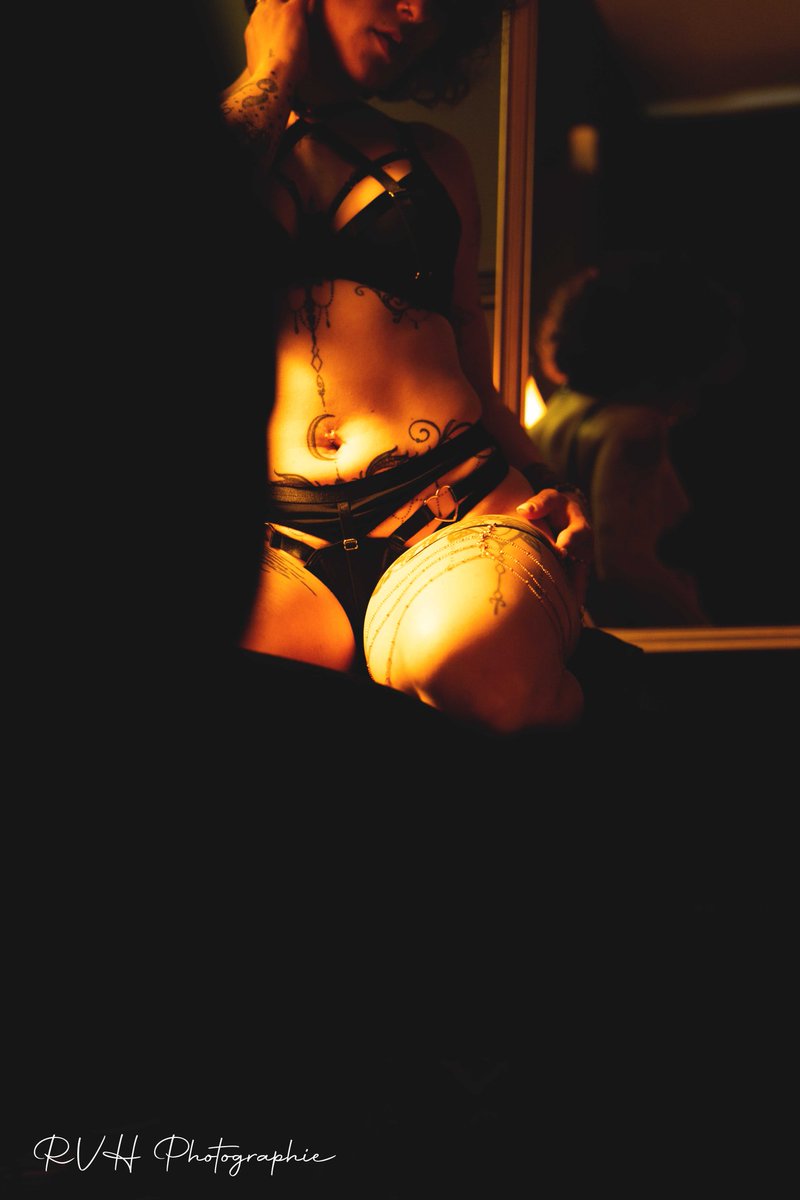 RVHModelPhoto's tweet photo. Extrait du shooting en love room ✨️
#loveroom #boudoir #photographer https://t.co/nPYHh2AKfW