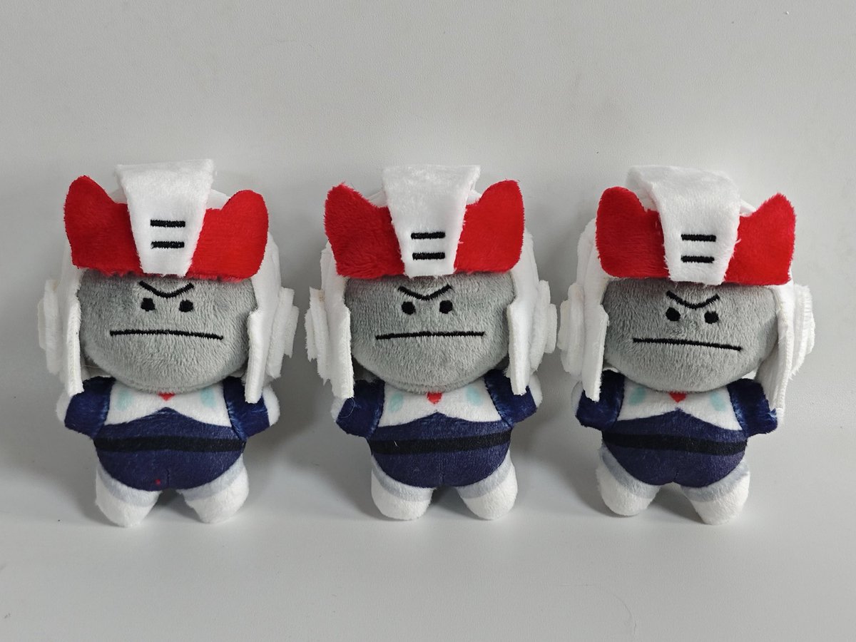 peepp_q's tweet photo. Hey so my manu actually pulled through and I can actually bring prowl plushies to cf22 💀💀🔥🔥🔥🔥 https://t.co/ZNi9mzkoZi