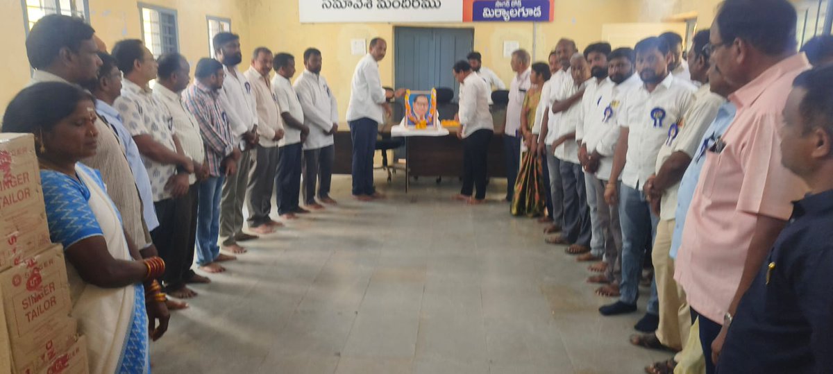 HALIYAMC's tweet photo. డాక్టర్ బి.ఆర్ అంబేద్కర్ 135వ జయంతి సందర్భంగా హాలియా పురపాలక సంఘ కార్యాలయంలో గౌరవ చైర్మన్ చింతల చంద్రా రెడ్డి గారి అధ్యక్షతన అంబేద్కర్ చిత్రపటానికి పూలమాలతో ఆవిష్కరించారు.@cdmatelangana @TelanganaCMO @Collector_NLG @aclbnalgonda @tksreedevi https://t.co/GegPoMkPHw