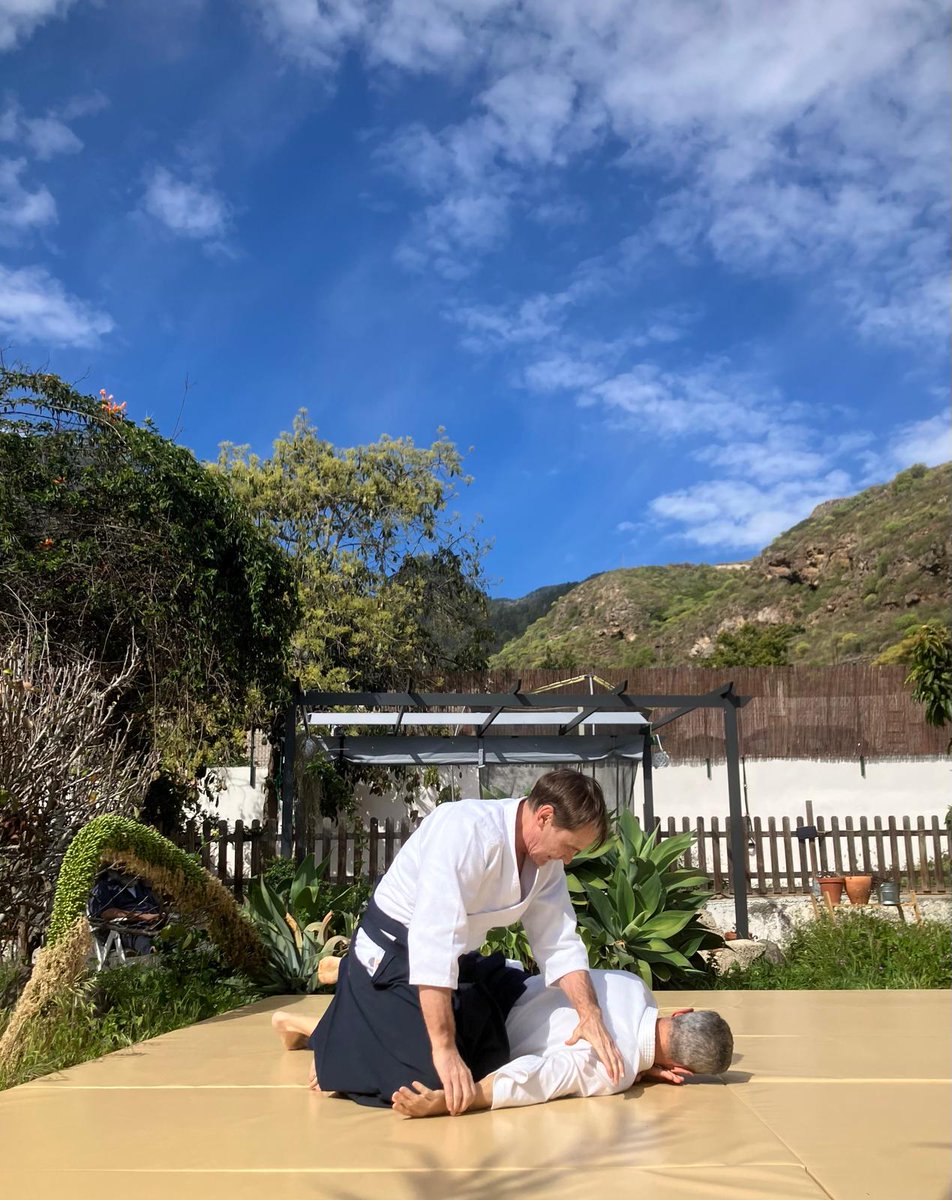 AmetsuchiD's tweet photo. Recientemente, la Comisión Técnica de nuestra Asociación Spain Aikikai Since 1967, ACAE, visitaron el dojo Ametsuchi Tenerife.
#aikido #合氣道 #aikikai #ACAE #spainaikikaisince1967 #スペイン合気会 #合気会 #iwamaTenerife #ametsuchidojo #dojoametsuchi #ametsuchiTenerife https://t.co/3eZyjPbwtY