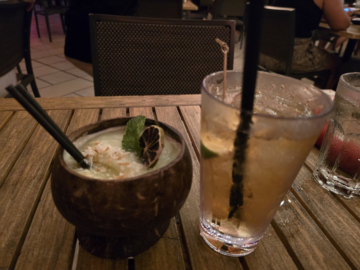 IncognitoMike72's tweet image. New bar new drinks... #Aloha 🌸