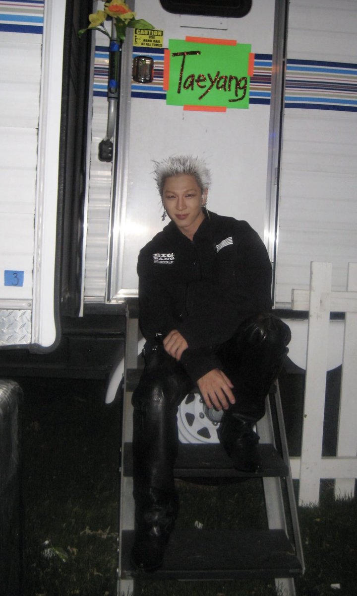URTHESUN's tweet photo. ⭐️__youngbae__

 💙

#태양 #TAEYANG #동영배 @Realtaeyang https://t.co/lMUZO6uYux