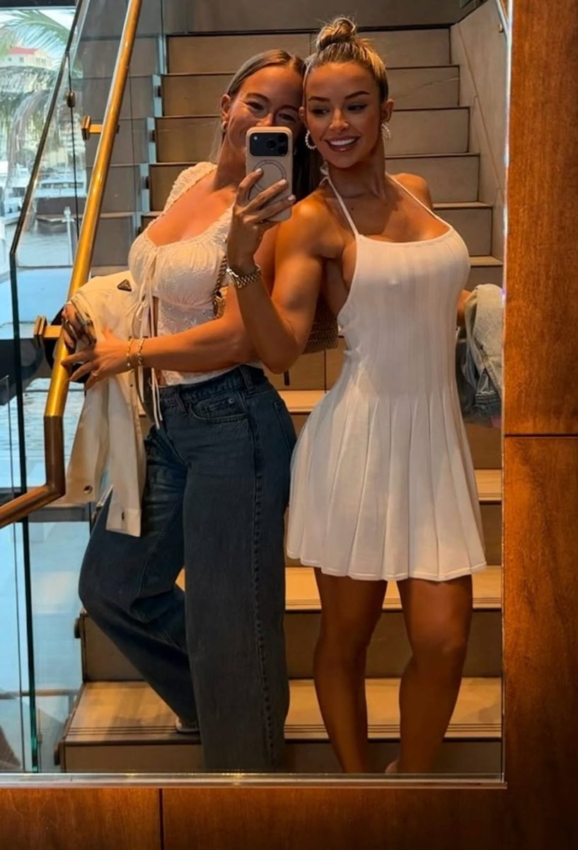 latexandheels's tweet image. Take your pick 
Left or Right? 
#goon #gooner #gooning #cumtribute #wankchat