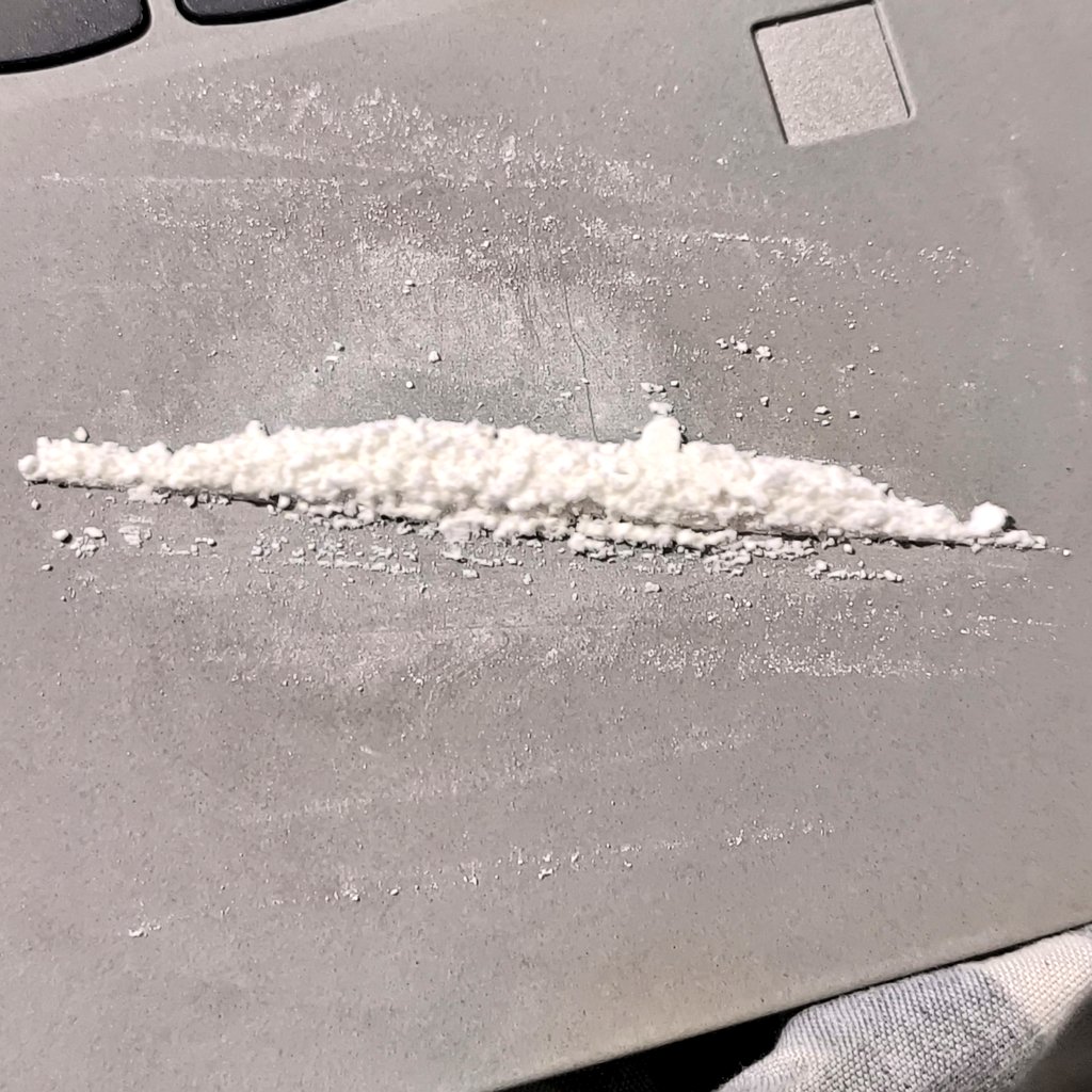 ketafag's tweet photo. did one fat line !! >_< (I crushed it more after taking this photo btw)
#coketwt #drugtwt https://t.co/ep4Rsh02LW