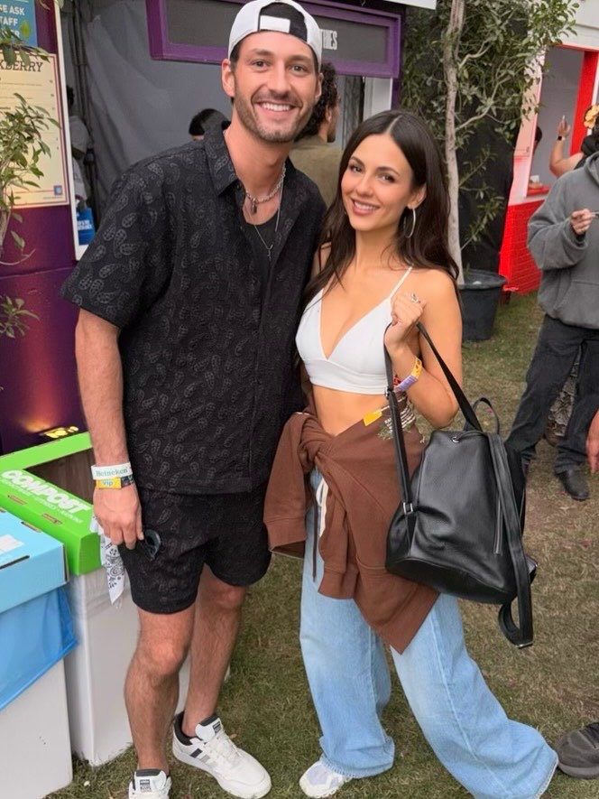 VictoriaCrave 🌗 tweet media