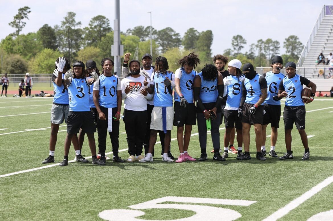 kamronw_2's tweet photo. Couple of pictures and 7on7 videos coming back from an season ending shoulder injury getting back to myself #agtg #letsball @RouteDemons7v7 @Coach_MJones6 https://t.co/IC6jQCCjO0