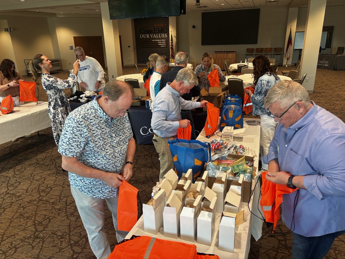 bodnerK2's tweet photo. Packed hygiene bags for Bethesda Community Clinic. Thanks ⁦Cobb EMC⁩ Foundation for making a difference in our communities! ⁦@cobbemc⁩ ⁦⁩ @BccCherokee #MobileClinic #CobbEMC #Volunteer https://t.co/ajAr1IsYGD