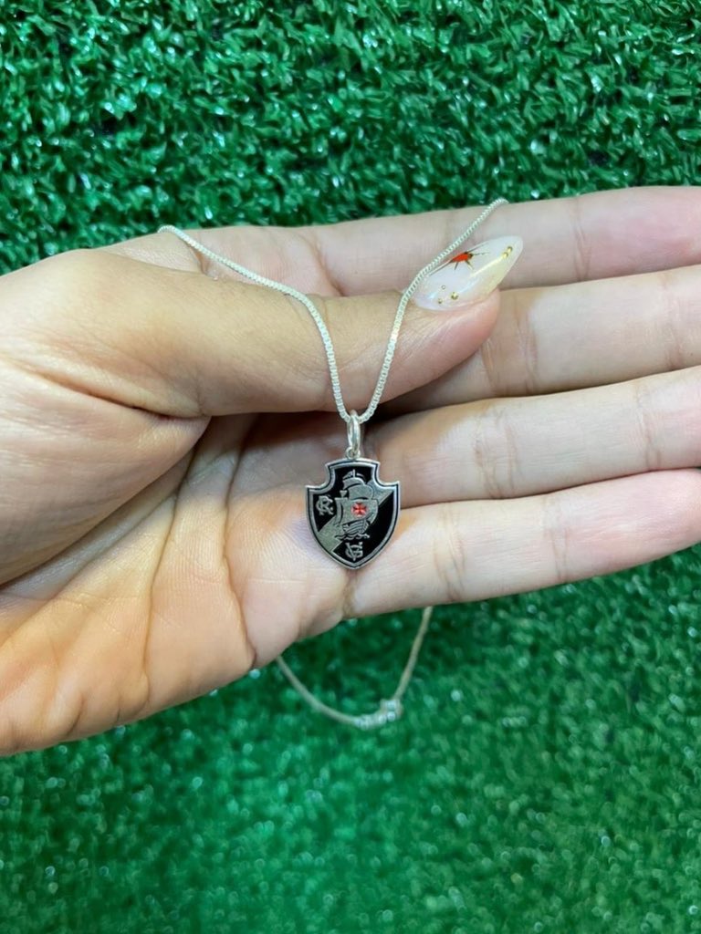 O cordão de prata do Vasco é pra quem carrega esse amor em qualquer lugar!
Disponível em nossas lojas físicas.