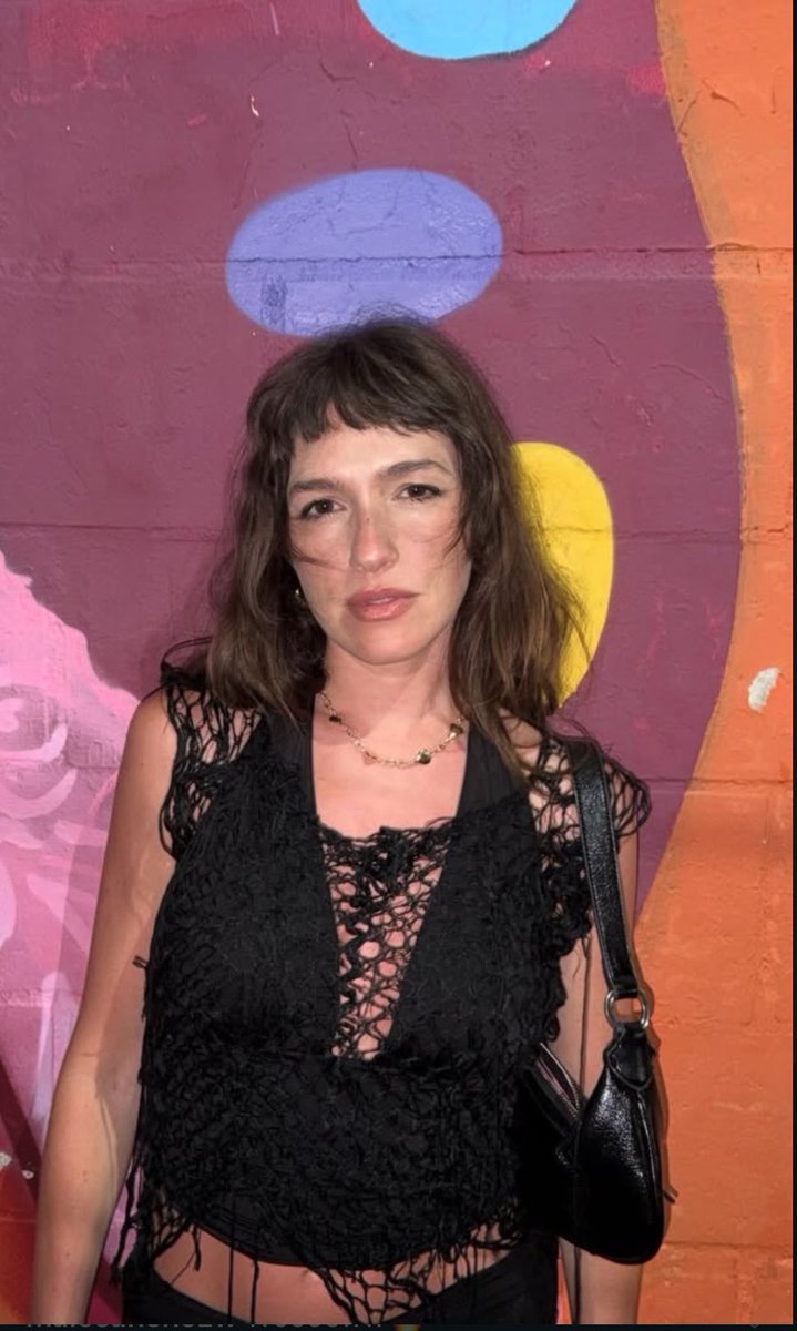 Lara S tweet media