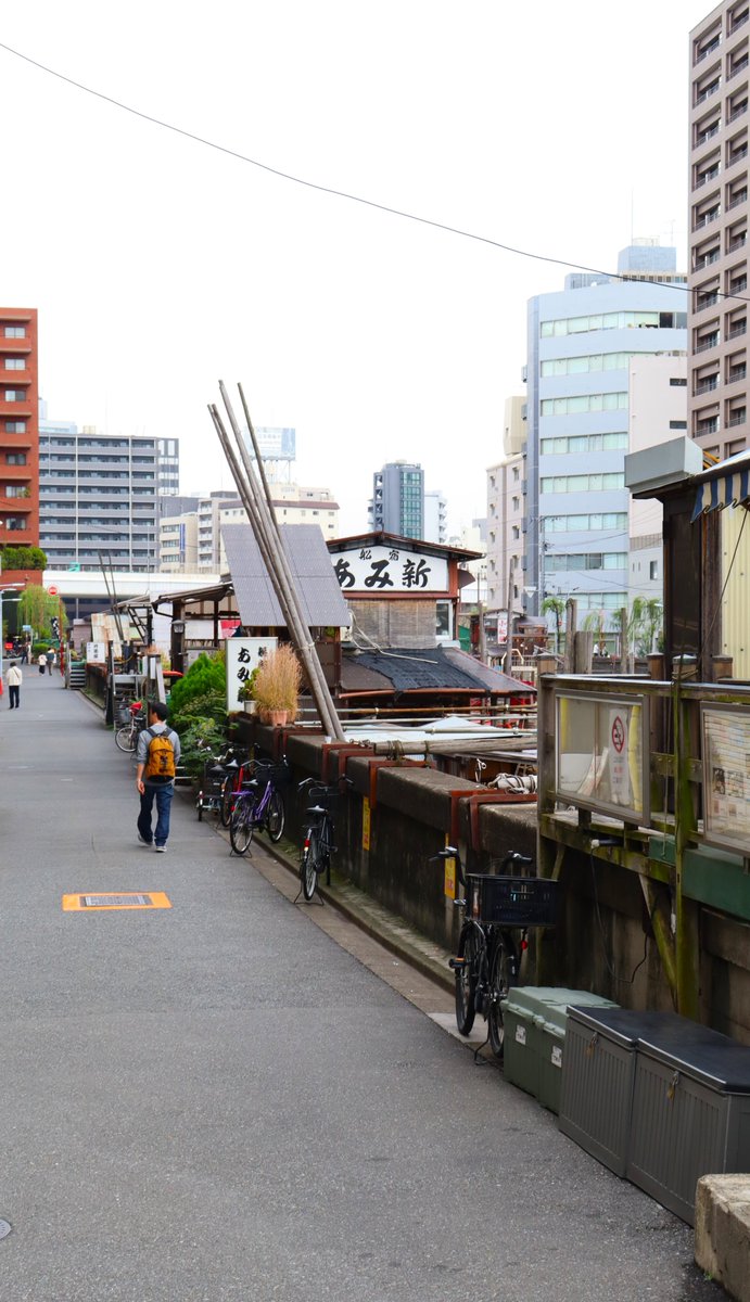 AlexLundAuthor's tweet image. Along the bank of Kandagawa🙂#streetphotography #photography #Tokyo #Japan