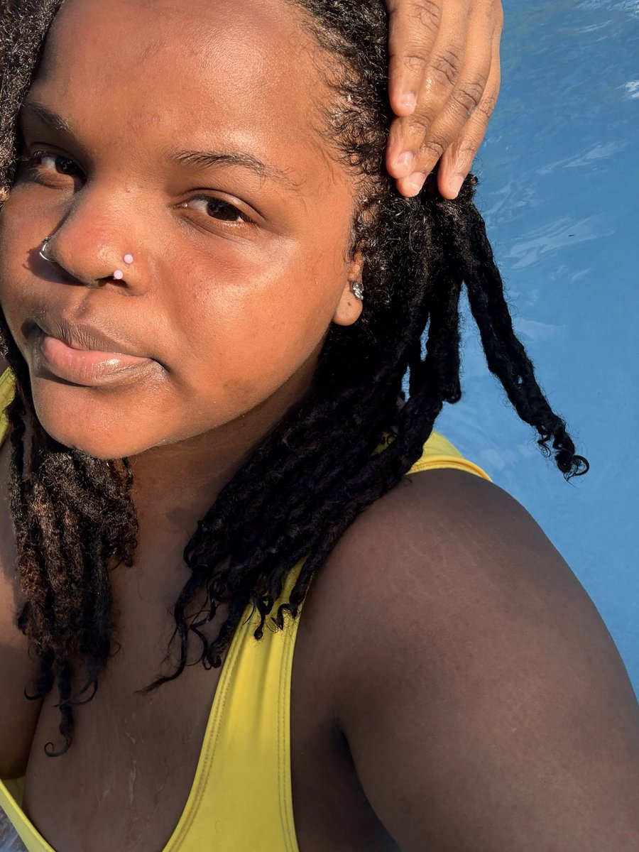 X0x0Pretty's tweet photo. pool day￼🫦 https://t.co/U4IVKzMYdE