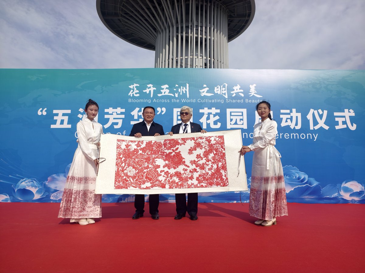 nc1232023's tweet photo. 4月11日下午，“五洲芳华”国花园项目启动仪式在菏泽市牡丹区冠宇牡丹园隆重举行。 https://t.co/EcsfCS8n3v