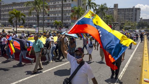 ReporteYa's tweet image. #13Abr #Caracas #Movilización 
@DarvinsonRojas: Organizaciones sindicales reiteraron la convocatoria a la movilización prevista para el 16 de abril hacia la Embajada de Estados Unidos en Caracas, que partirá desde la plaza Alfredo Sadel de Las Mercedes.