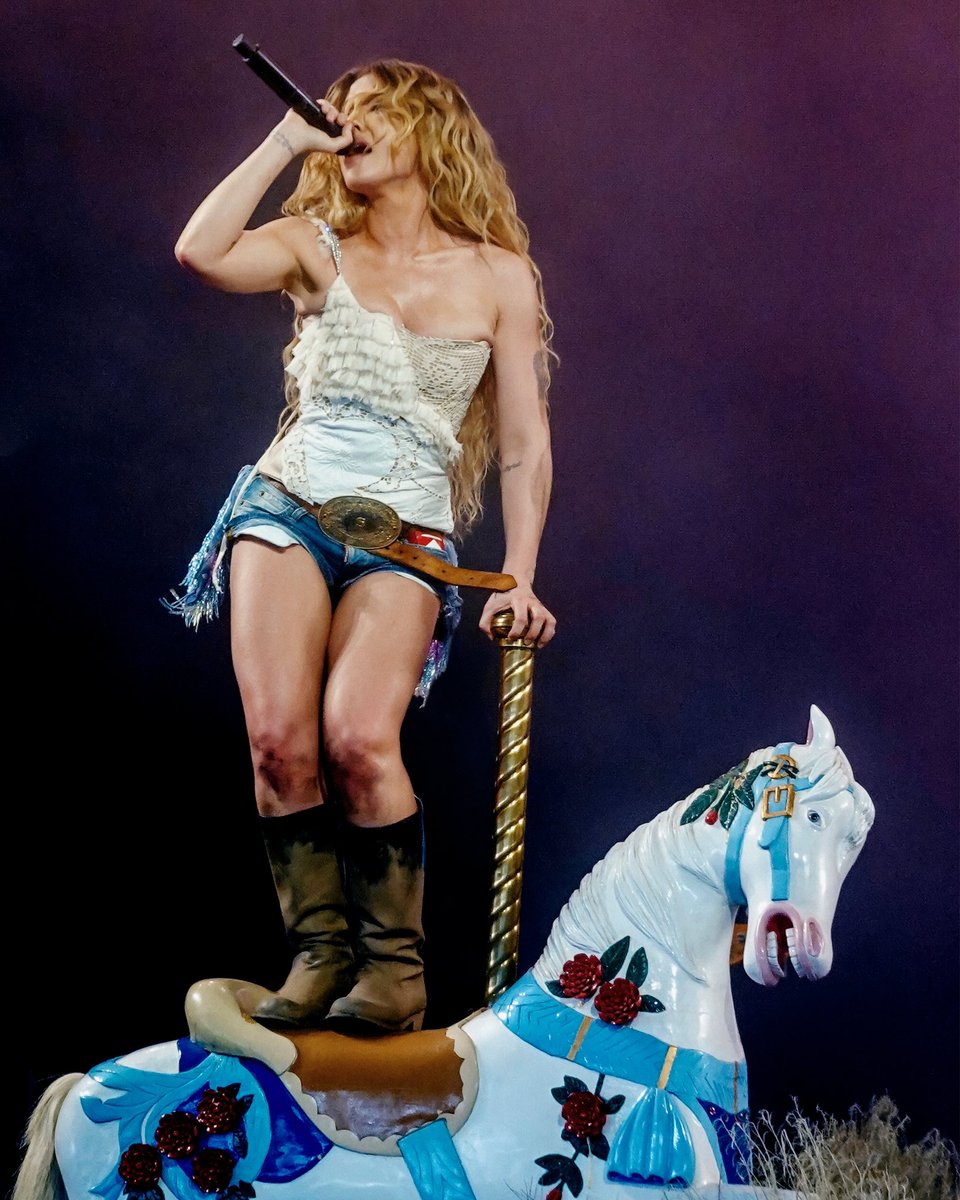 WOR$T GIRL IN AMERICA tweet media