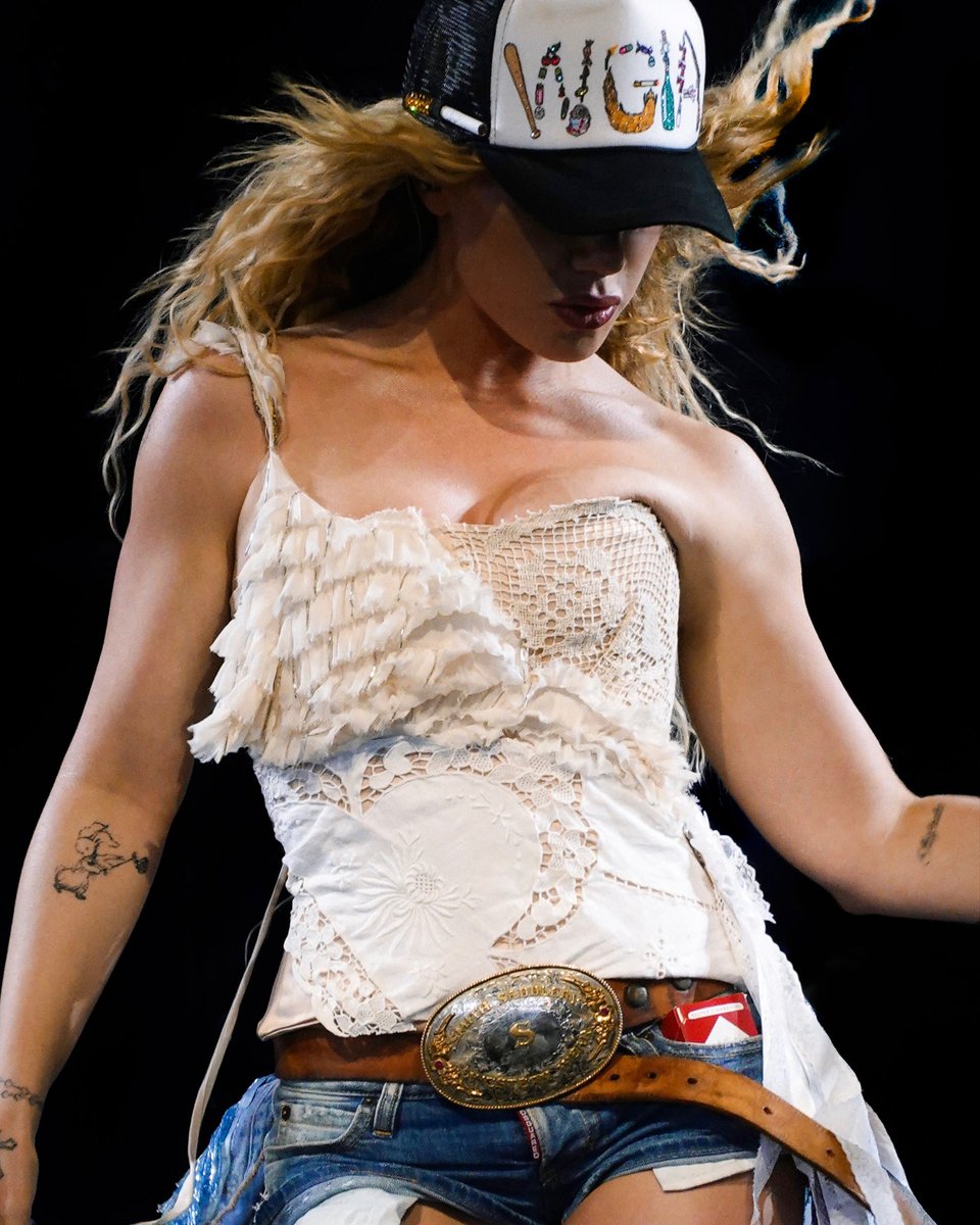 WOR$T GIRL IN AMERICA tweet media