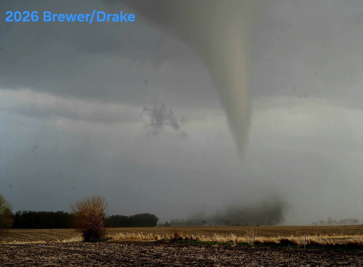 SimonStormRider's tweet image. Today, April 13, 2026, @JustonStrmRider, Jeff Turney, and I documented a relatively long-lived tornado and prolific hail-producing supercell near the community of Truman, Minnesota. Big stone hit and cut Jeff's scalp! #MNwx