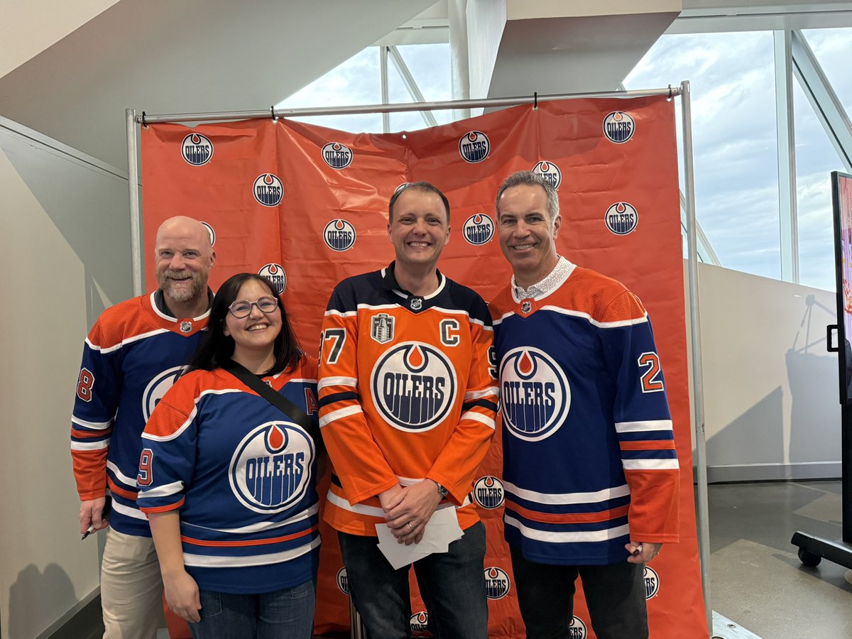 fun_man_7's tweet photo. @EdmontonOilers @TheBrick #BrickBestSeats #LetsGoOilers https://t.co/PedVGHqSf6