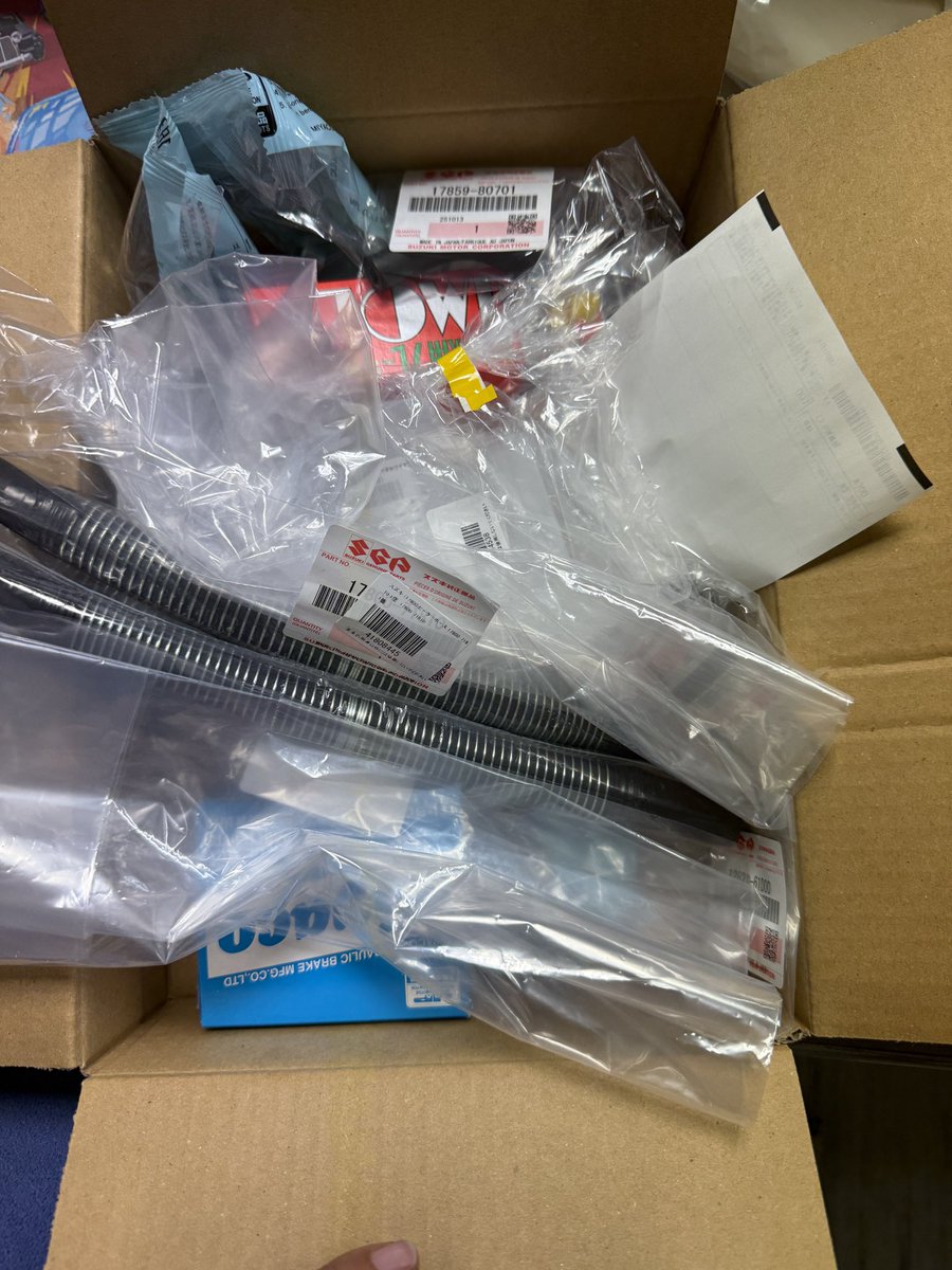 ともひろ tweet media