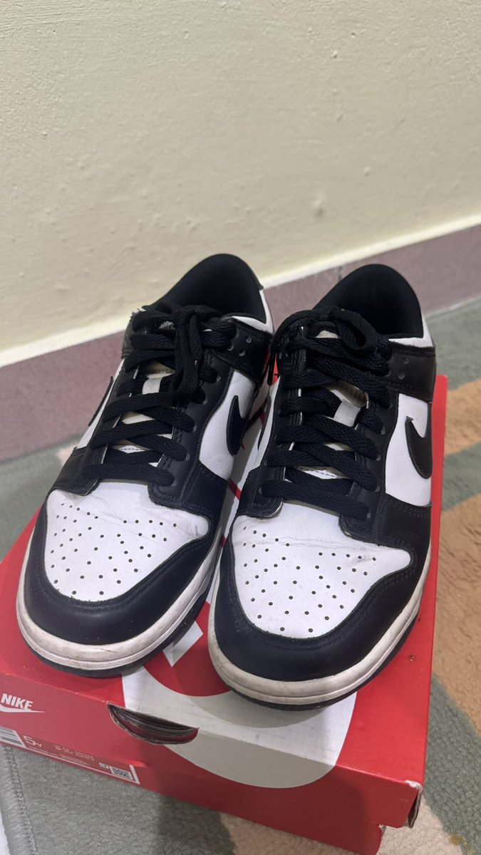 cicimalolo's tweet photo. [WTS] Nike Dunk Low Panda - Kulit Mulus, Harga Tulus 🤝
Izin buka lapak, mau lepas koleksi pribadi. Kondisi fisik masih oke banget, minusnya cuma kotor pemakaian aja. Tinggal dibawa ke shoes cleaning langsung kinclong kayak baru.
(Cont-)
#preloved https://t.co/ebisIIFEmi