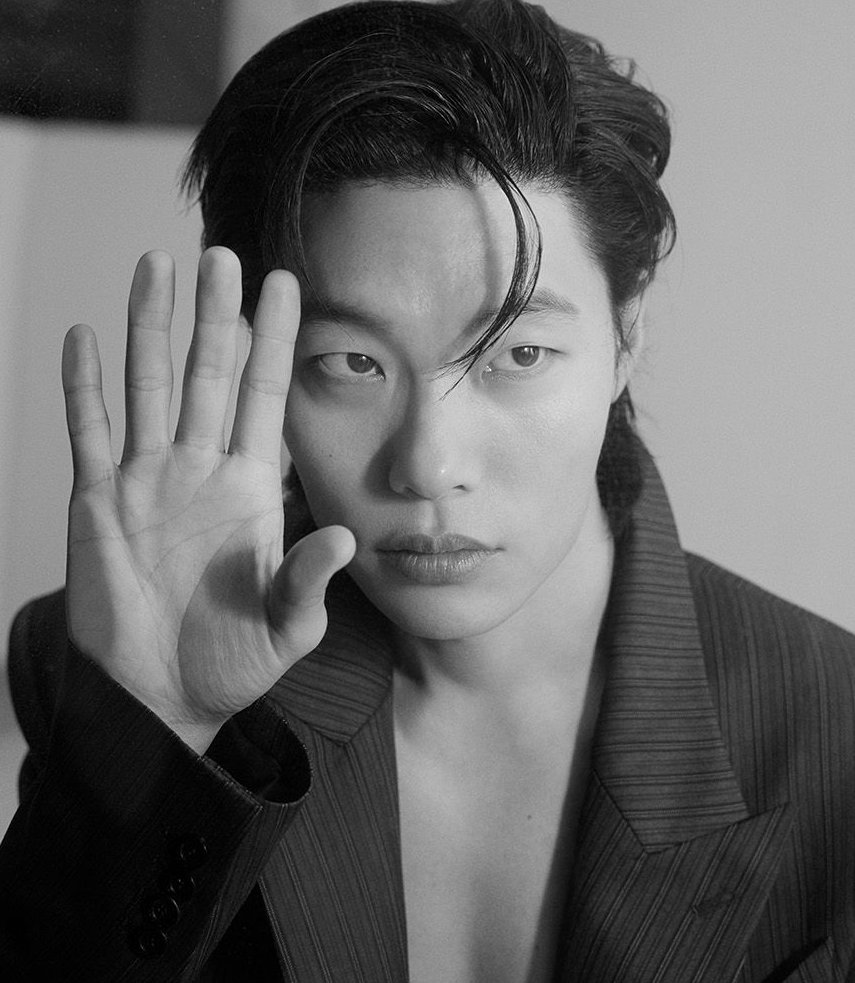 홍경, 넷플릭스 시리즈 ‘아웃백’ 출연… 류준열과 호흡

‘아웃백’은 웹툰 ‘그다이’를 원작으로 한 작품으로, 누나를 찾아 호주로 향한 시온과 수수께끼의 사내 한스의 이야기를 그린다.

출처: star.ytn.co.kr/_sn/0117_20260…