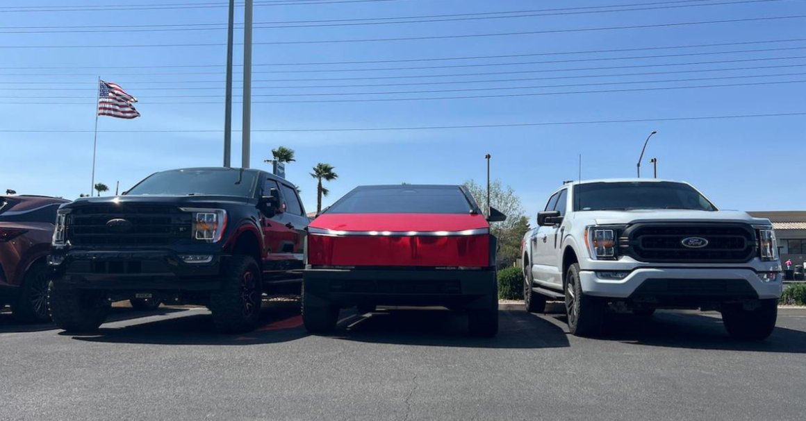 Megan_Skykg's tweet image. Seeing these two trucks parked side by side, which one are you picking the classic pickup or the futuristic one?
#PickupTruck #TruckLife #ClassicVsModern #FutureTruck #CarTalk #AutoEnthusiast #WhichOne #AmericanTrucks