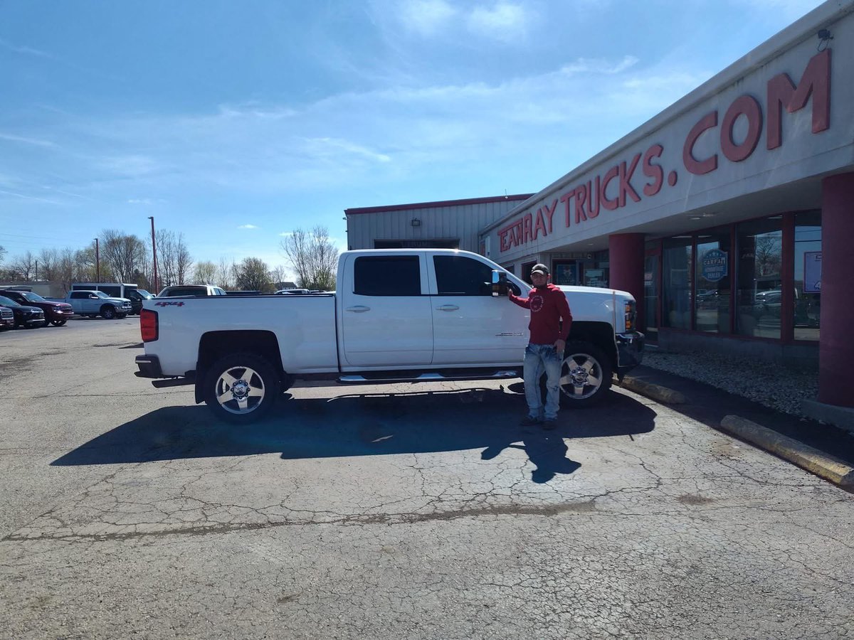 TR_trucks's tweet image. Christopher Collins~2015 Chevy K2500 Crew Cab 4x4 SB V8~”I had a Great experience with Teamray!!!! I would recommend them to others they are very helpful “ teamraymotorsports.com/newandusedcars #servingcustomersnationallysince2005 #familybusiness #trucksforsale #TeamRay