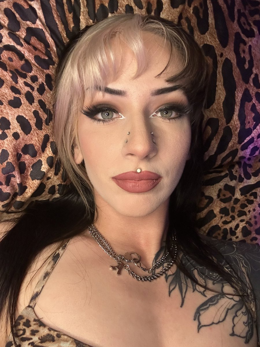 𝑅𝒶𝓋𝑒𝓃 tweet media