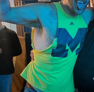 Rawhornytop tweet media