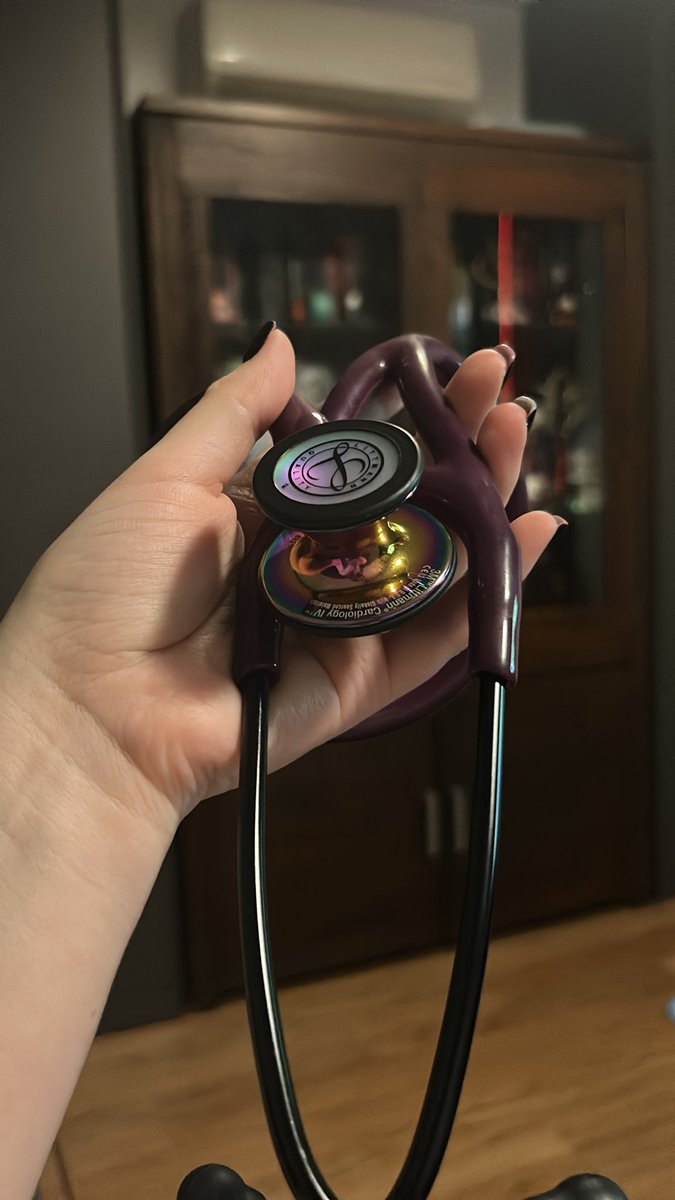 bruxa futurista ⚢ tweet media