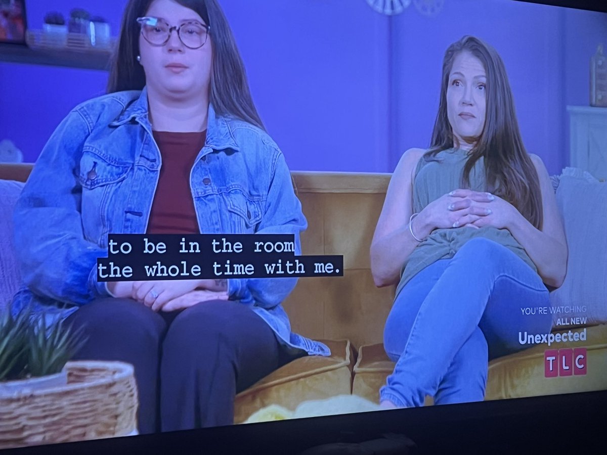 Jaded_Chinx's tweet image. I hate this bitch. She sees her daughter is hurt and doesn’t even get up to hug her. She’s all nonchalant about it. #unexpected