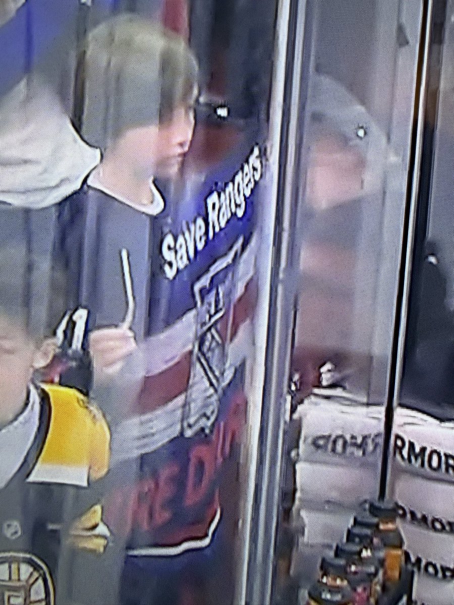 this kid with a “save rangers fire drury” sign next to the NYR bench is a hero.