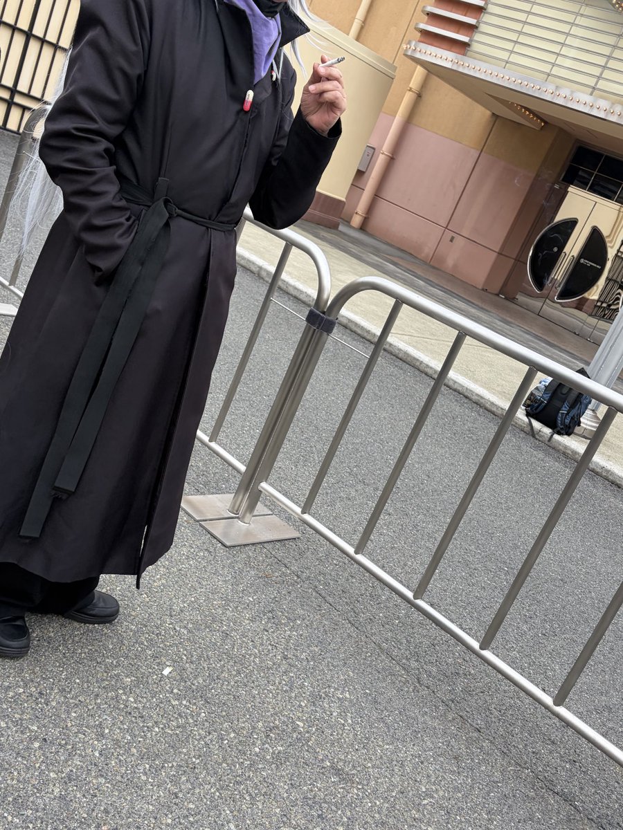 cashfish5's tweet photo. 出会ってしまった…
遊園地で出会いたくない人物No. 1

怪しげな取引しそうな黒ずくめの男
#名探偵コナン https://t.co/XhdUyaf8pq