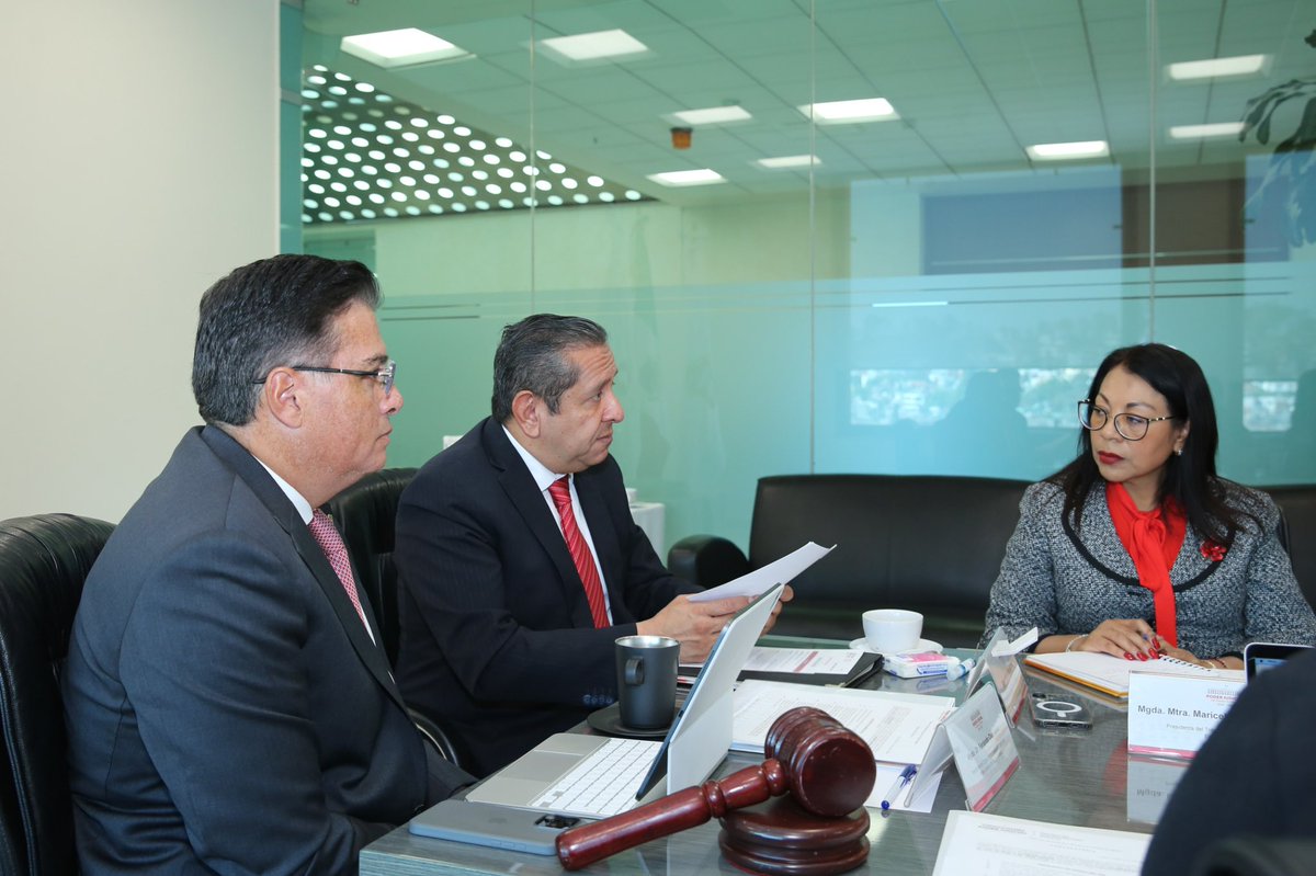 FernandoDiazJ's tweet photo. En Pleno Ordinario del #OAJEdoméx aprobamos Acuerdos que establecen criterios para la prestación del servicio social en el @pjedomex; que implementan brigadas de apoyo en favor de los órganos jurisdiccionales de la materia Familiar; que consolidan los procesos de ejercicio del gasto y; que fomentan la relación entre el Poder Judicial y sus colaboradores, así como el fortalecimiento de la estructura del Tribunal de Disciplina Judicial. Nos acompañaron en calidad de invitados permanentes, el Magistrado Presidente Héctor Macedo García @mgdohector y la Magistrada Presidenta Maricela Reyes Hernández
