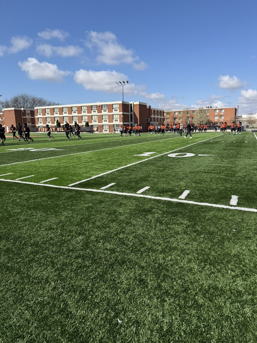 LarkinThomas32's tweet photo. Had a great visit at Findlay this past Saturday. Thank you @CoachCully_UF @Coach_B_Holzer  ! I had a great time watching practice and connecting with the staff! 

@DJRSwework @TippFB @qbcoachaiken @CraigSyphrit https://t.co/gonC79NhRG