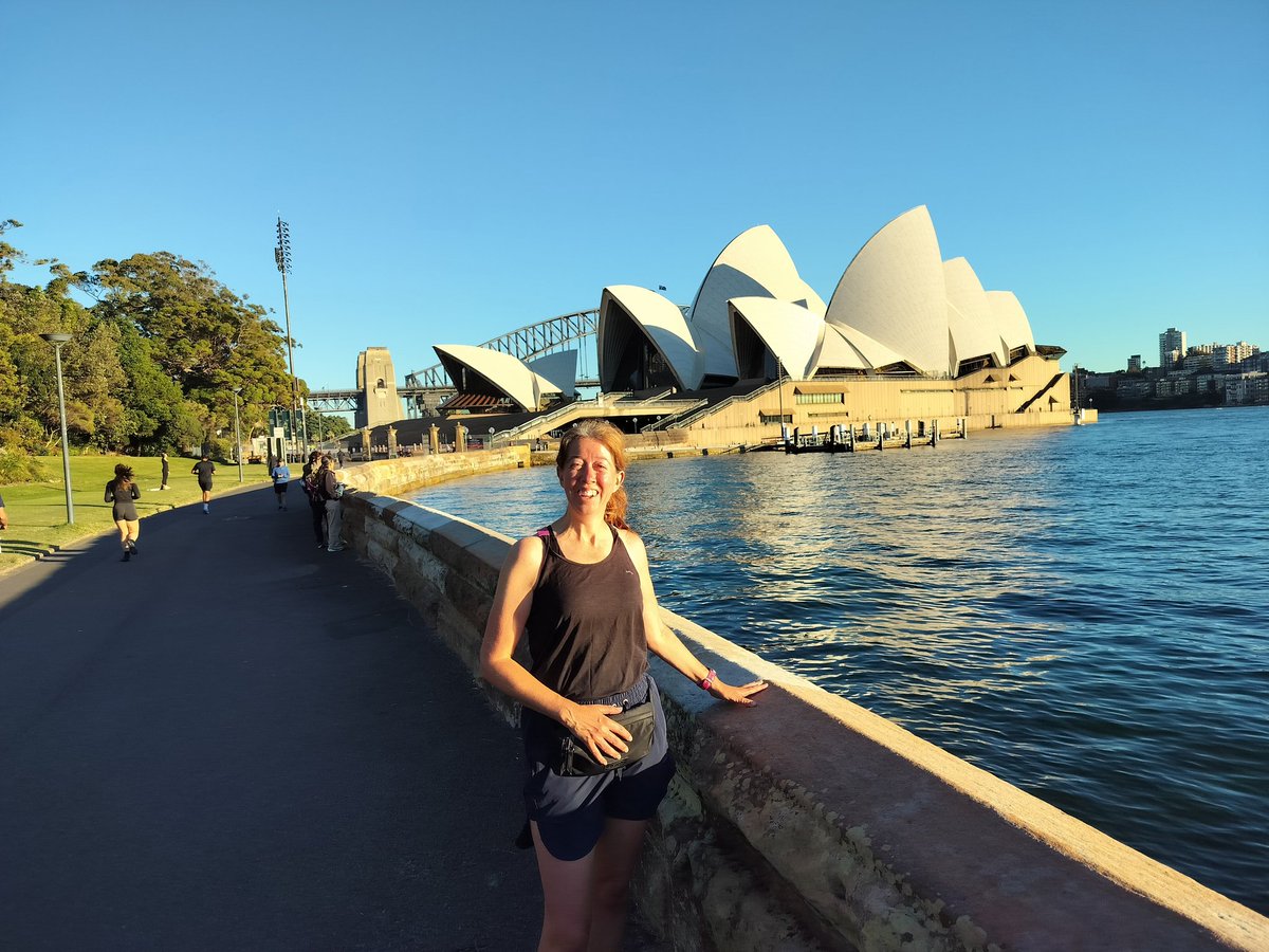 MillingtonSally's tweet image. Morning 10km run
Up a little earlier and got the April 10km done with an awesome route exploring Sydney! By the water, past some of the sights, through the gardens and enjoying how easy the city is for running! 
Happy Tuesday! 😀🏃‍♀️🇦🇺
#Sydney #Running #Australia