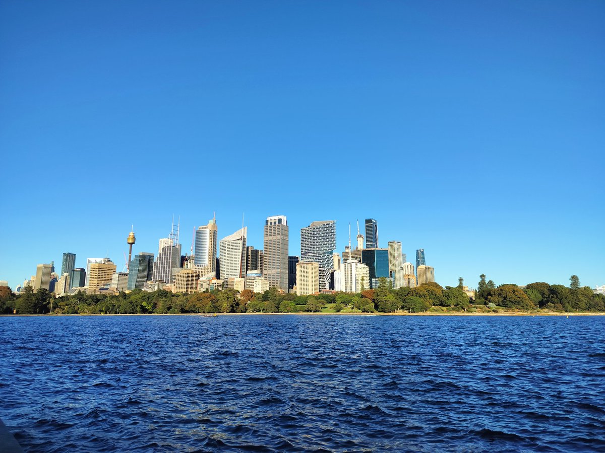 MillingtonSally's tweet image. Morning 10km run
Up a little earlier and got the April 10km done with an awesome route exploring Sydney! By the water, past some of the sights, through the gardens and enjoying how easy the city is for running! 
Happy Tuesday! 😀🏃‍♀️🇦🇺
#Sydney #Running #Australia